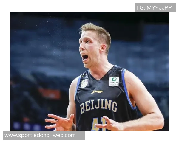 媒体人提问许指导为何末节不让斯佩尔曼上场他是北汽的首选外援